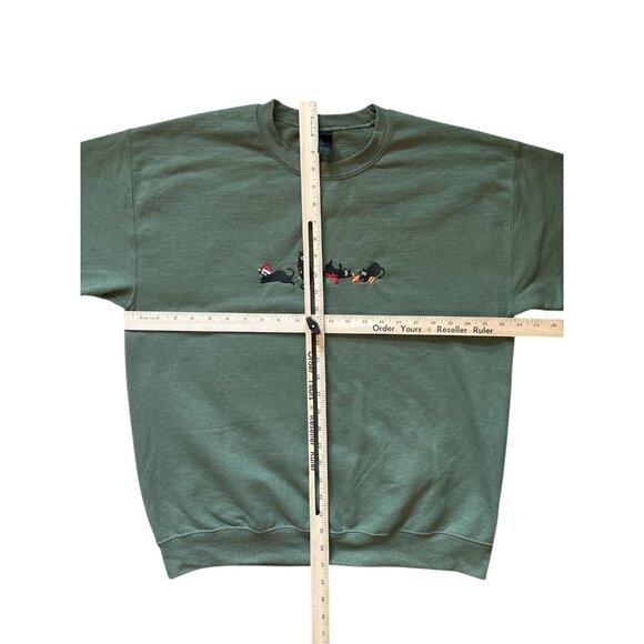 Gildan Sweatshirt Womens Large Green Christmas Black Cat Embroidered Crewneck - Picture 7 of 9